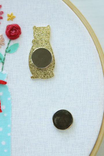 Needle Minder, WHITE CAT by Flamingo Toes