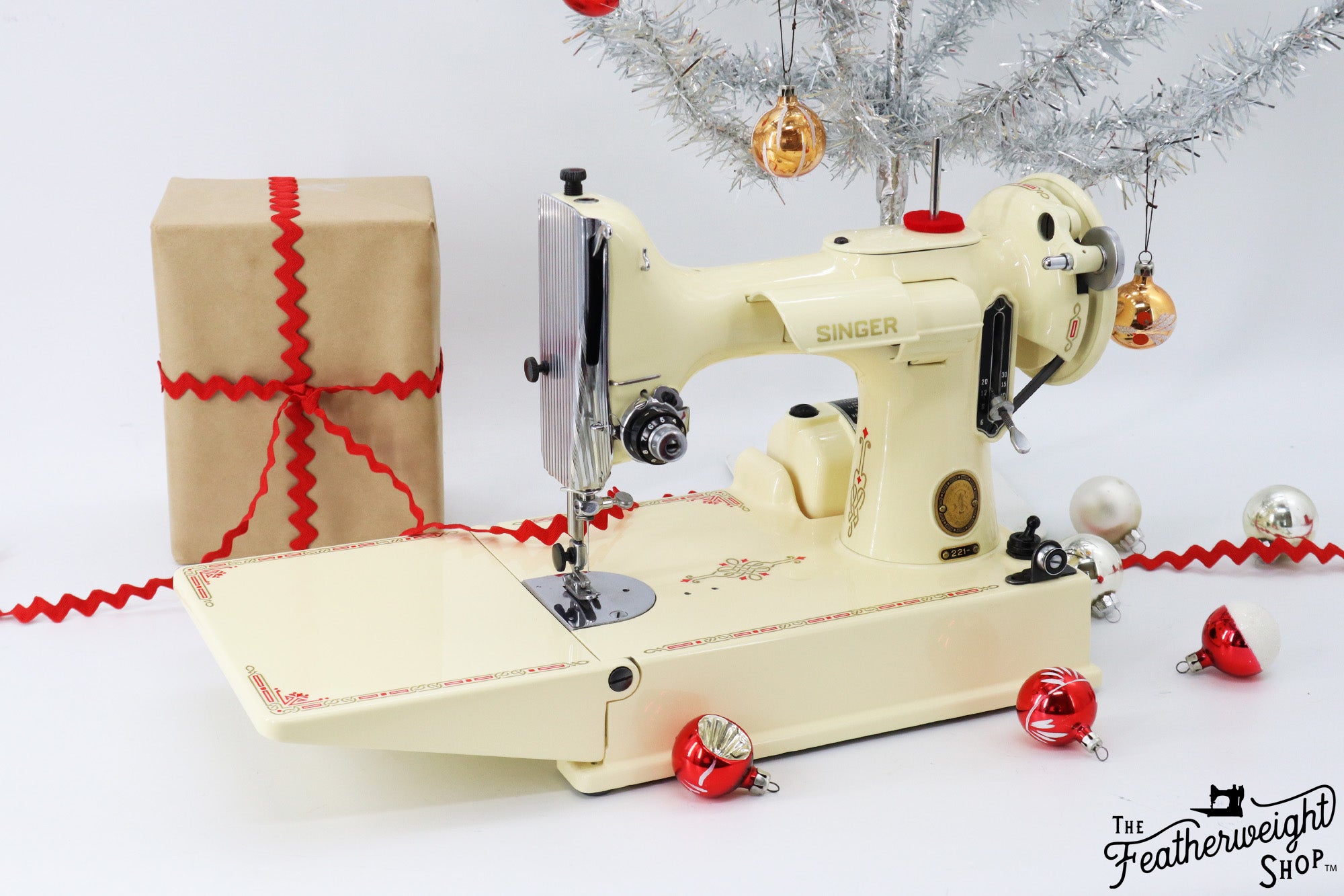 GIVEAWAY December 2021! Sugar Cookie, Custom Painted Singer Featherweight