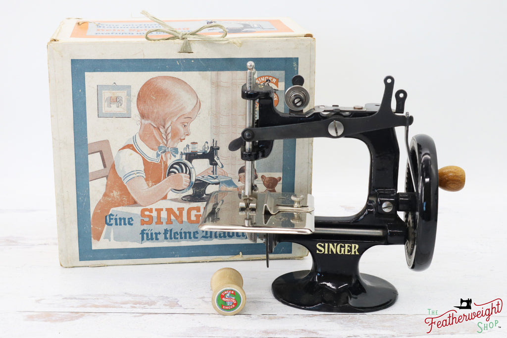 Scinger Singer Featherweight Clipart