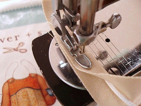 Sew Piping on a Singer Featherweight