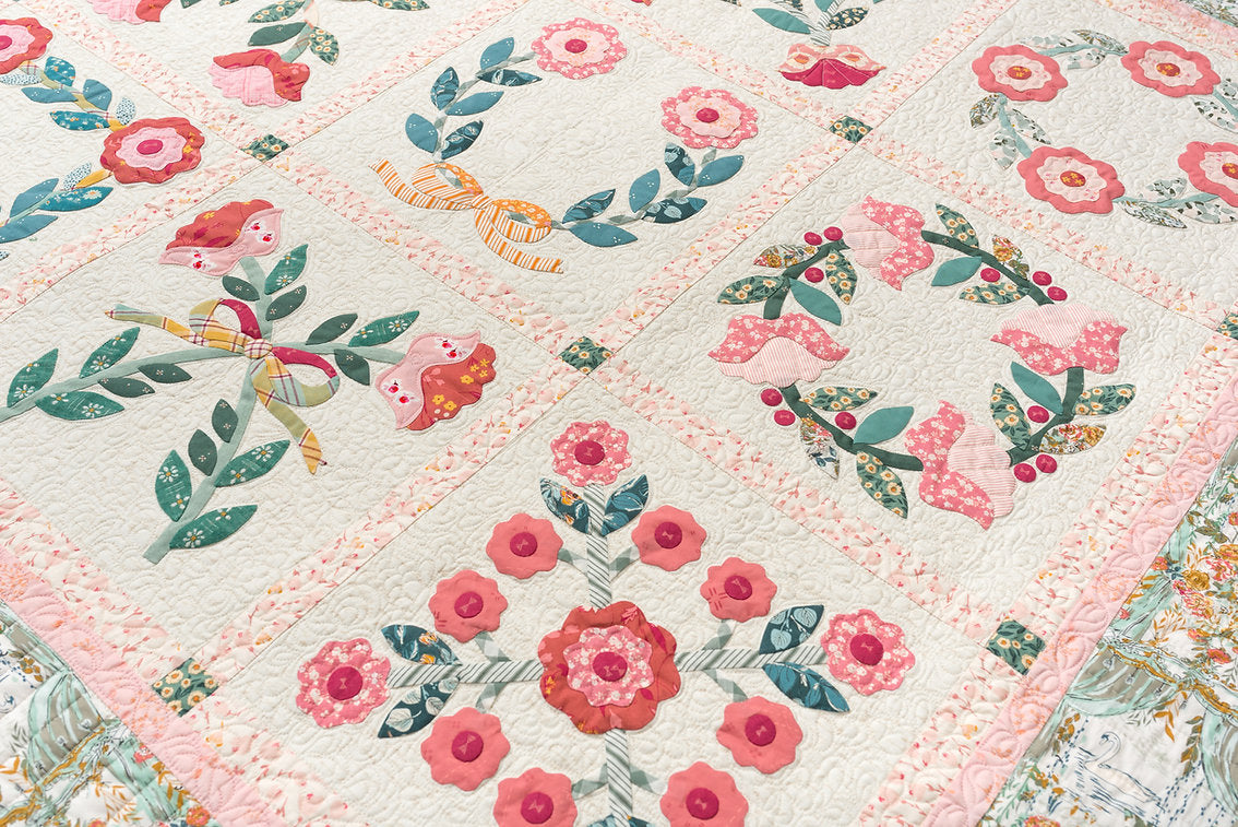 PATTERN, JARDIN DE ROSES Quilt by The Vintage Spool