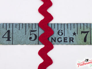 Load image into Gallery viewer, 3/8&quot; Inch SCHOOLHOUSE RED VINTAGE TRIM RIC RAC by Lori Holt (by the yard)