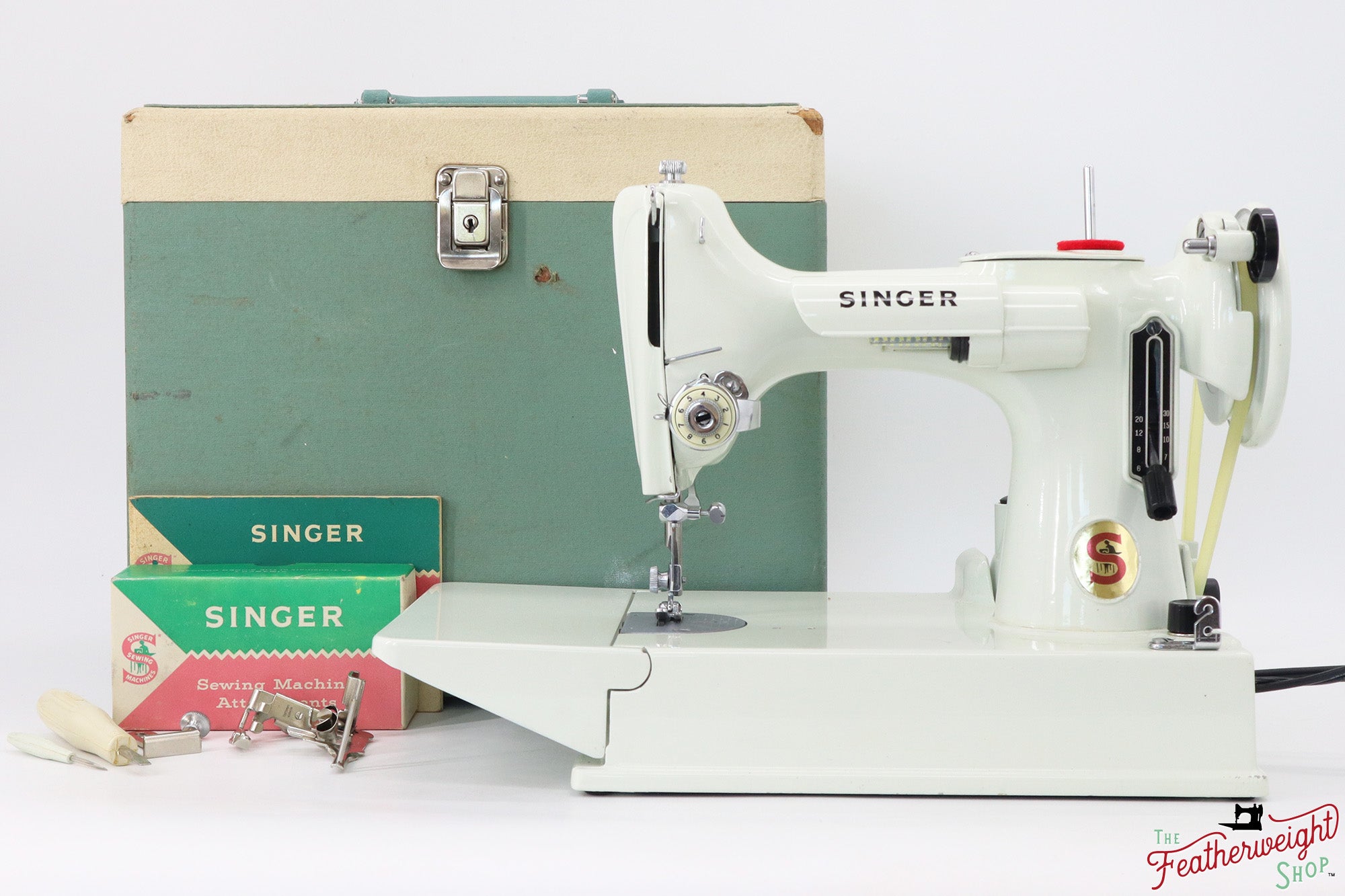 Singer Featherweight 221 Sewing Machine, WHITE - EV978***