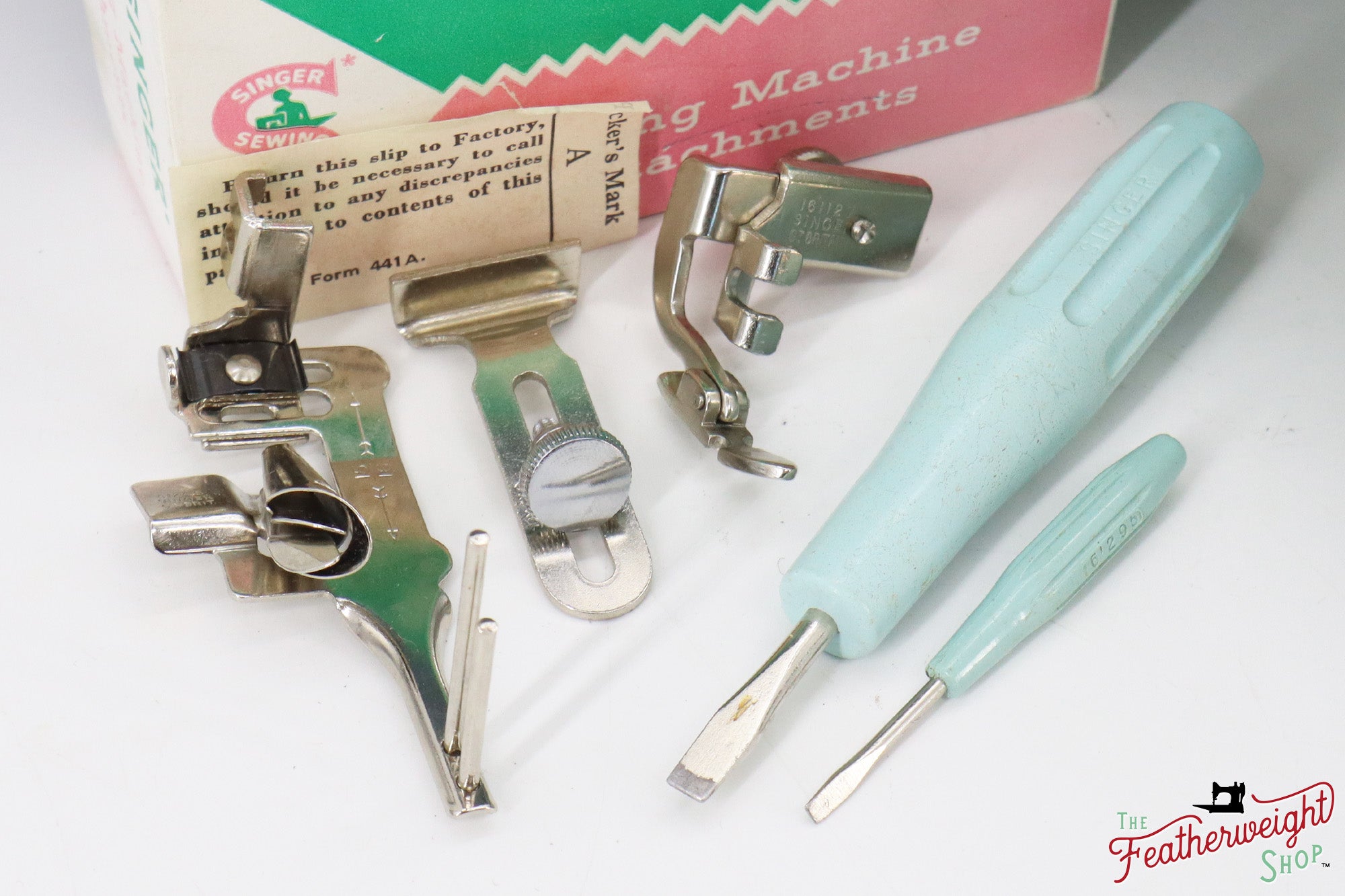 Singer Featherweight 221K Sewing Machine, WHITE EY853