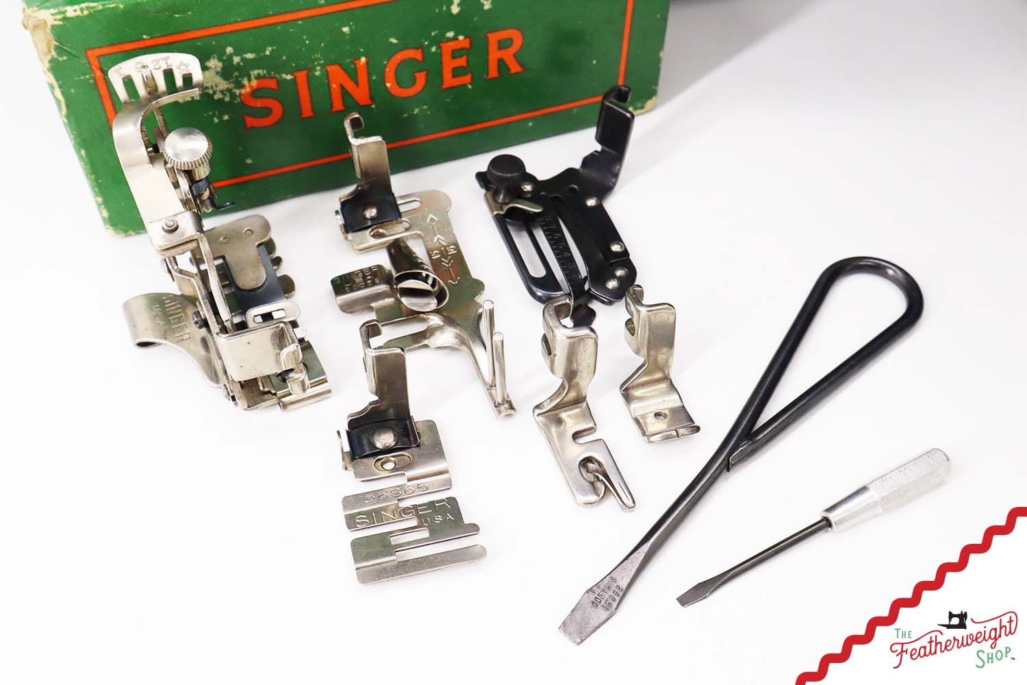 Singer Featherweight 221 Sewing Machine, Centennial: AK097***