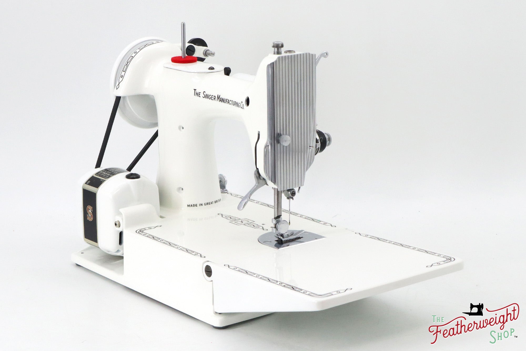 Singer Featherweight 221K, Red 'S', ES2448** - Fully Restored in White