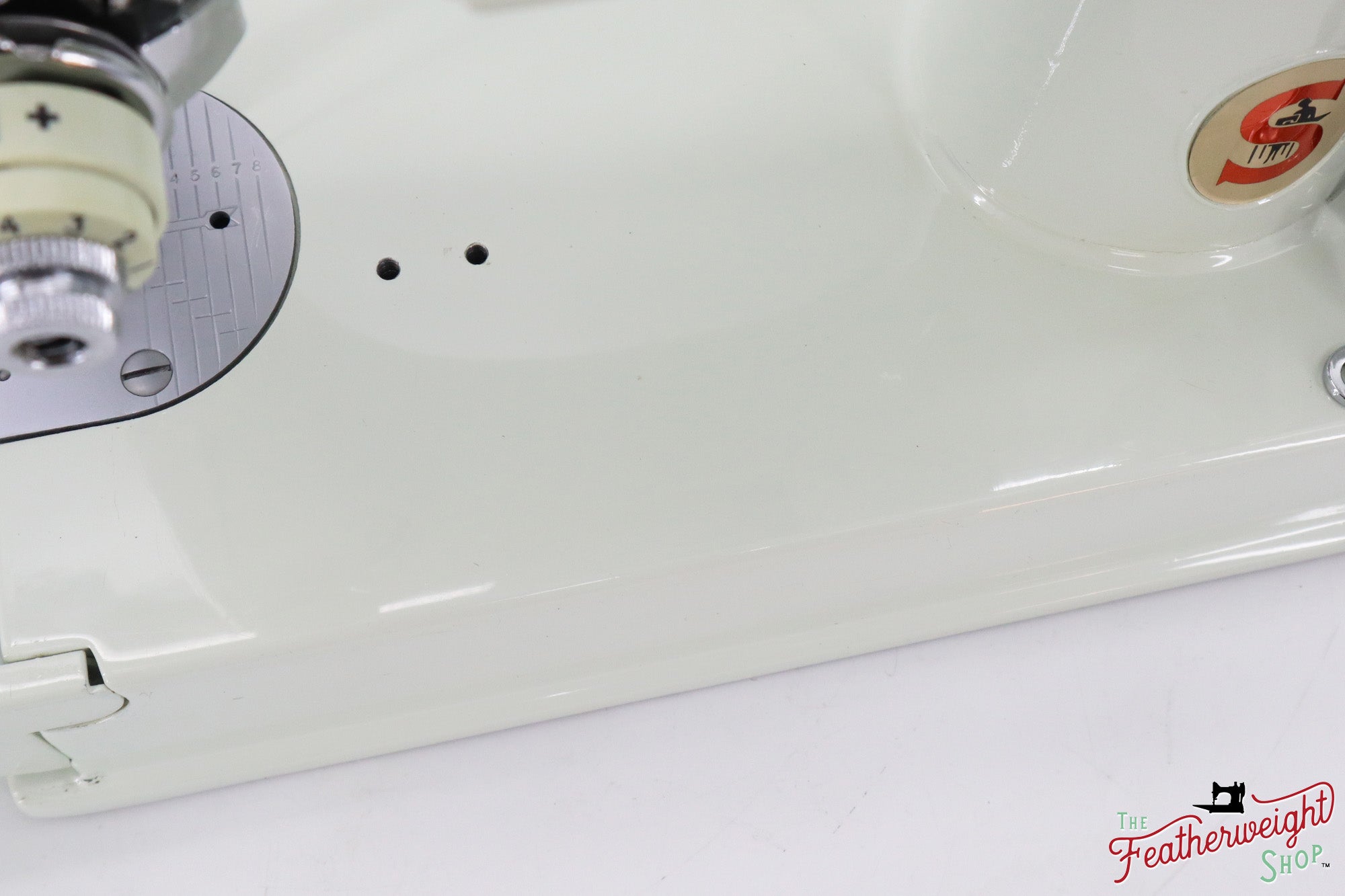 Singer Featherweight 221K Sewing Machine, WHITE EY853
