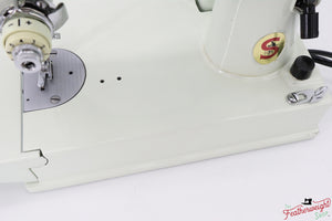 Singer Featherweight 221 Sewing Machine, WHITE - EV978***