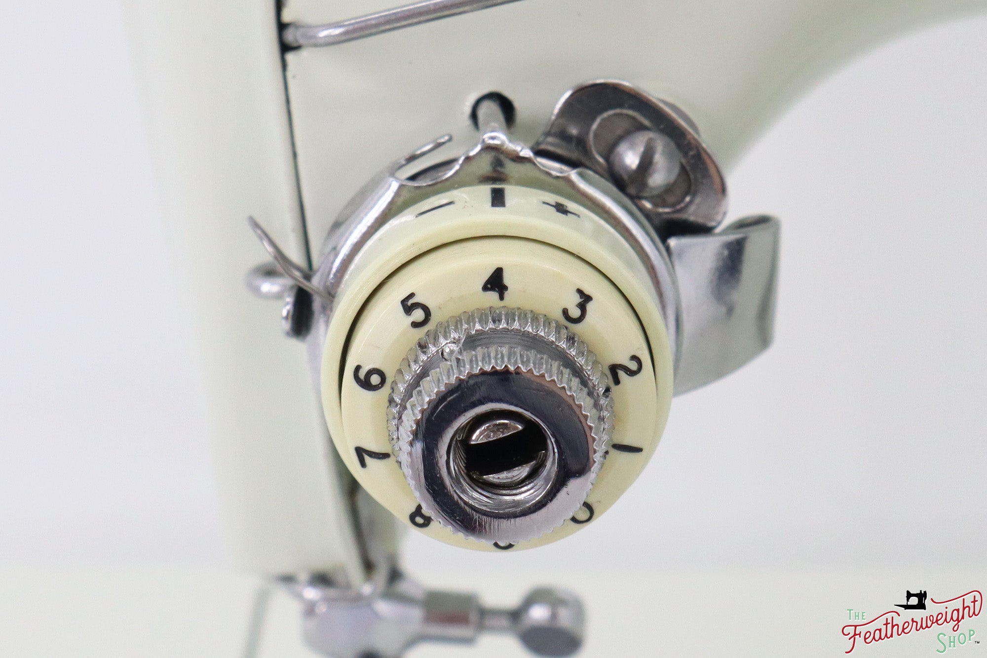 Singer Featherweight 221 Sewing Machine, WHITE - EV978***