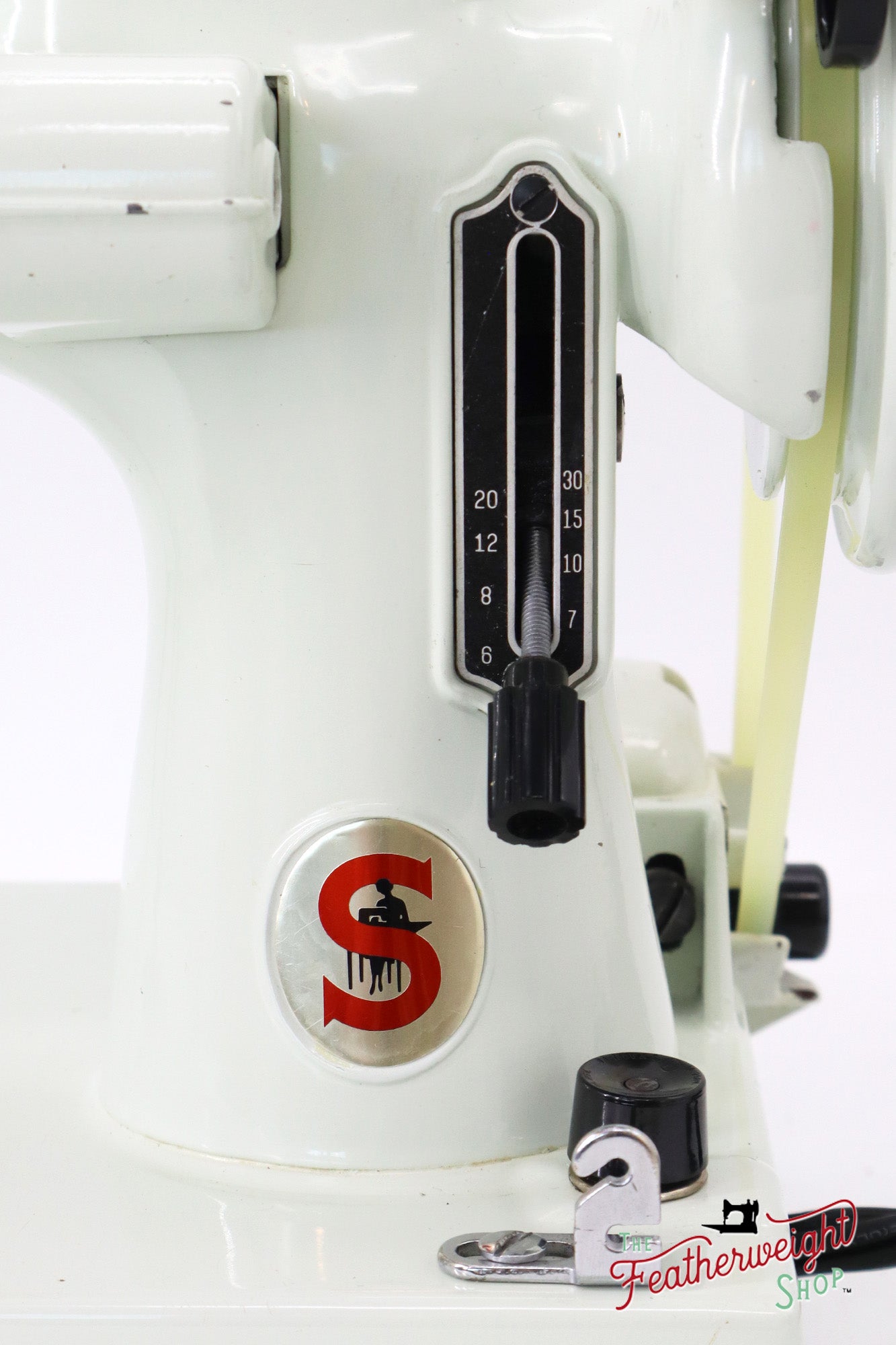 Singer Featherweight 221 Sewing Machine, WHITE - EV784***