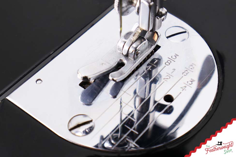 Singer Featherweight 221K Sewing Machine, 1955 - EK208**