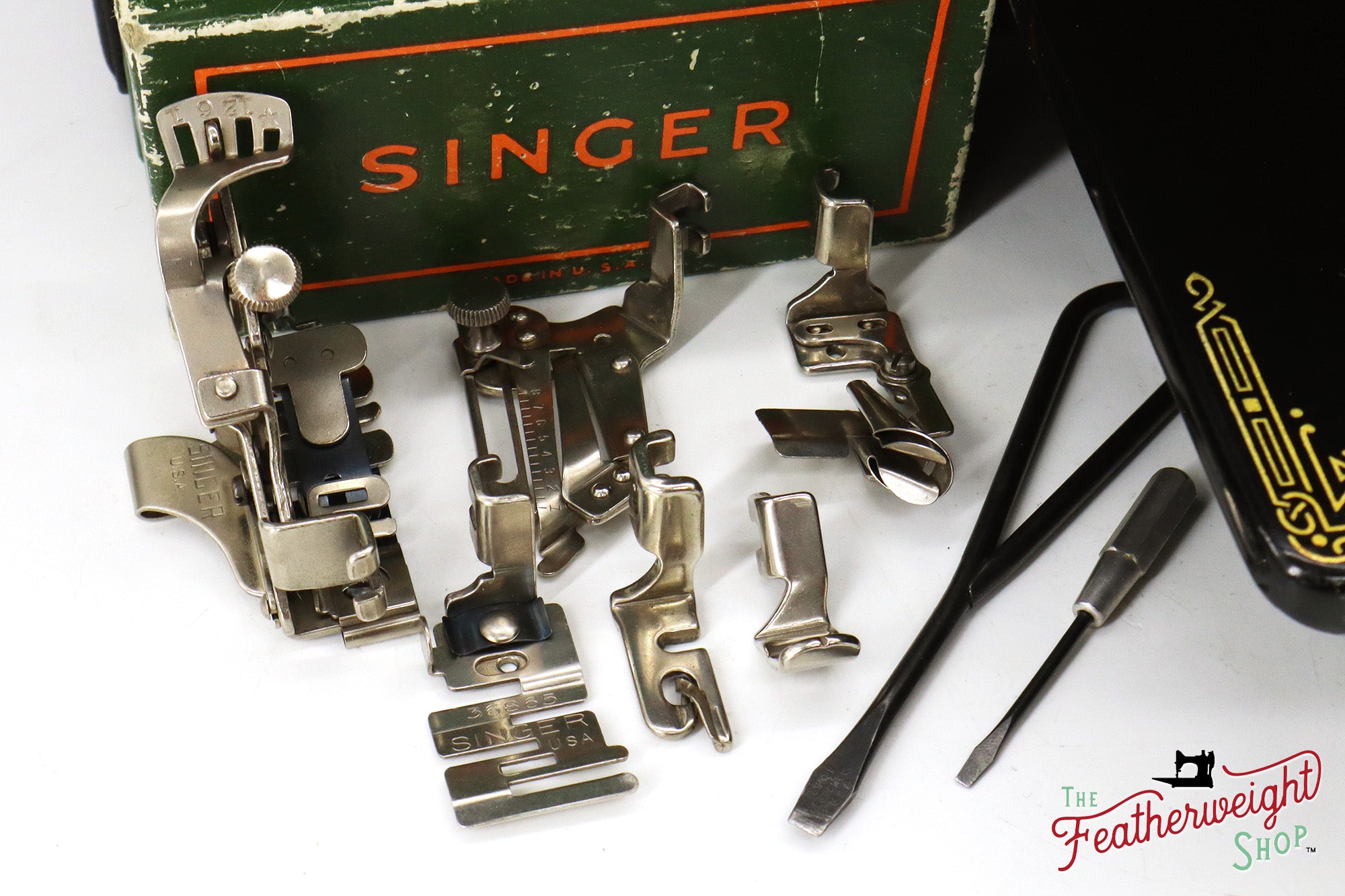 Singer Featherweight 221 Sewing Machine, 1934 AD790***