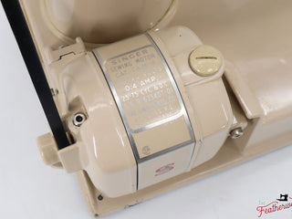 Load image into Gallery viewer, Singer Featherweight 221J Sewing Machine, Tan - JE1589**
