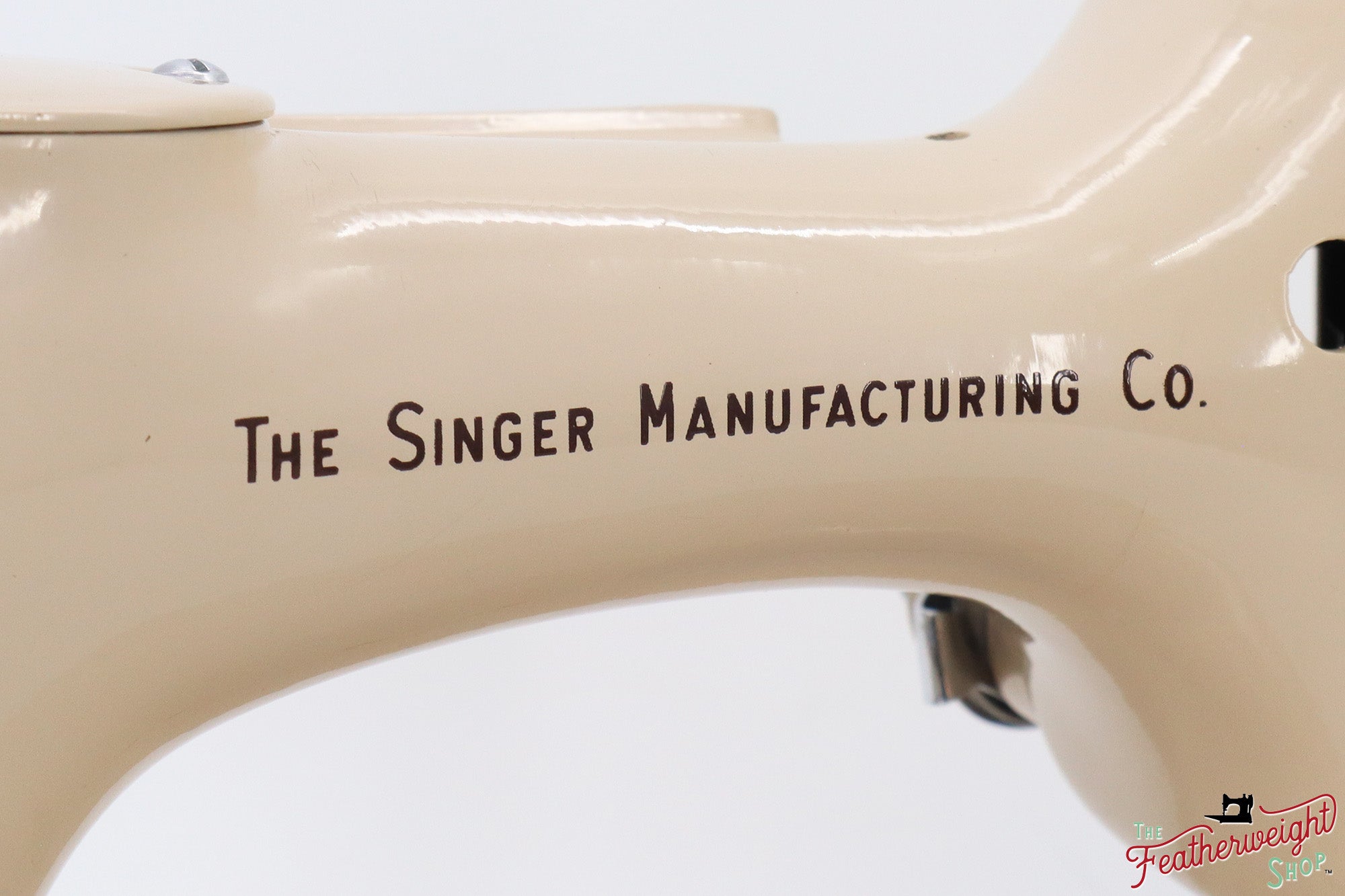 Singer Featherweight 221J Sewing Machine, Tan - JE1589**