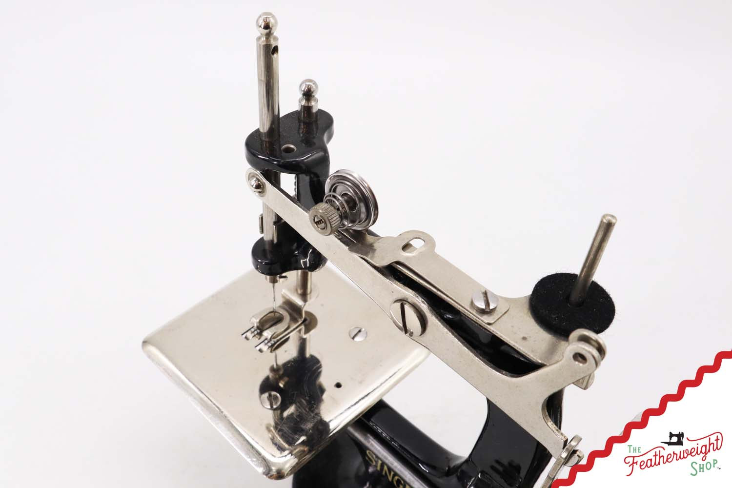 Singer Sewhandy Model 20, Black 8-Spoke - Holiday Faire 2025