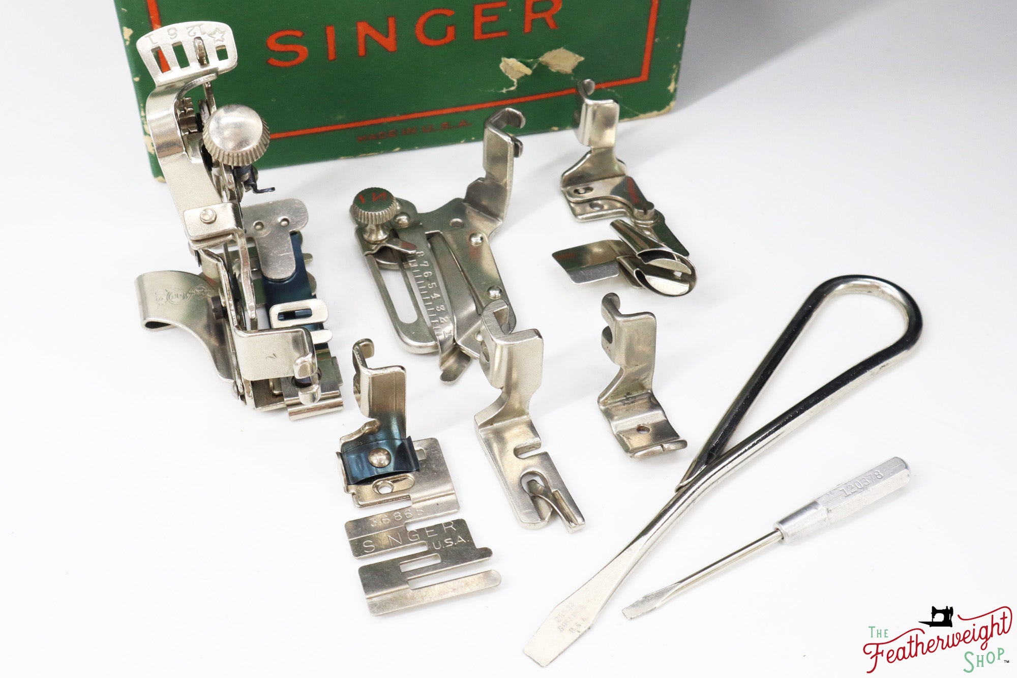 Singer Featherweight 221 Sewing Machine, "First-Run" 1933 AD5460**