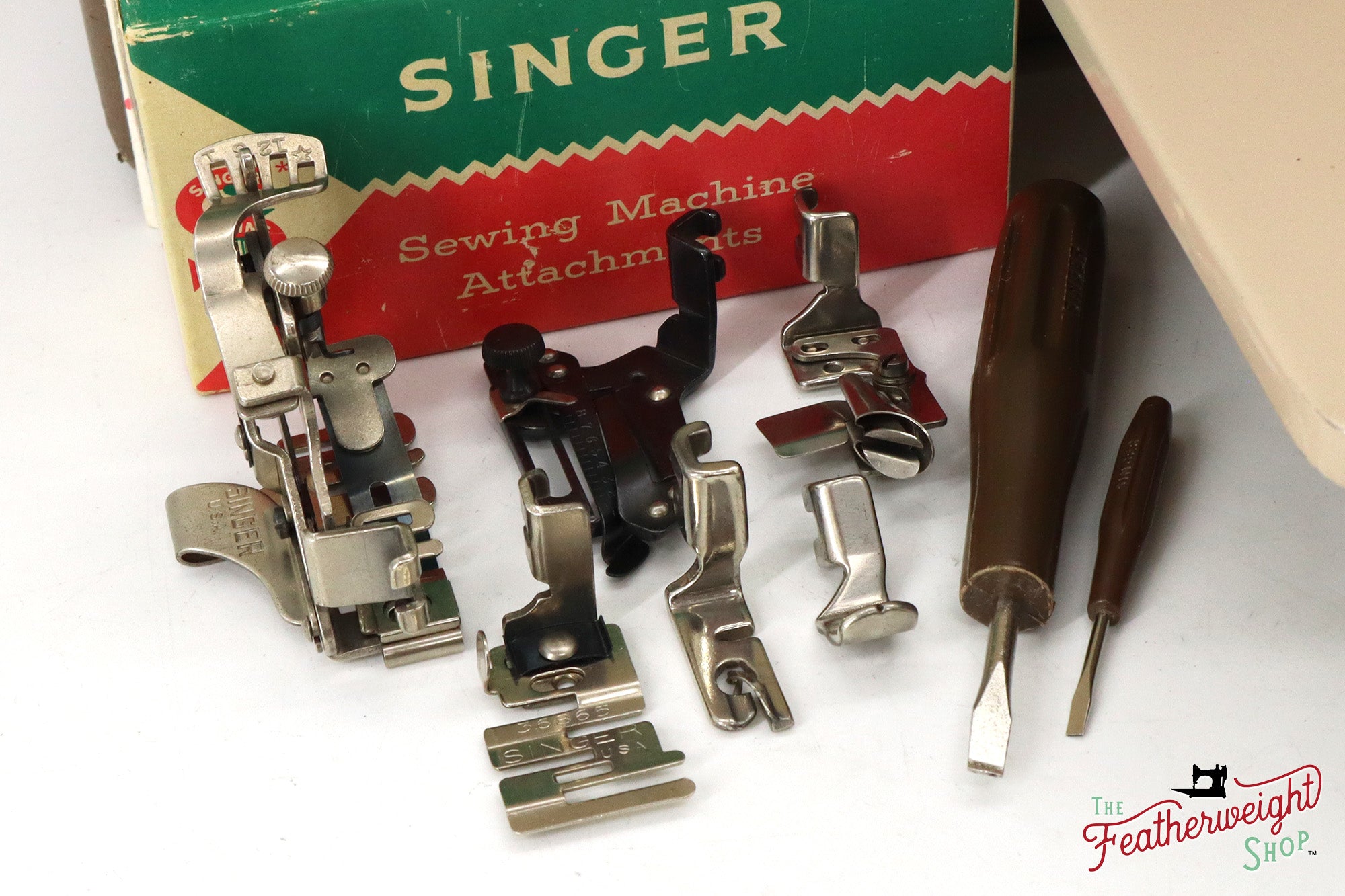 Singer Featherweight 221J Sewing Machine, Tan - JE1598**