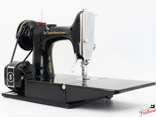 Load image into Gallery viewer, Singer Featherweight 221 Sewing Machine, &quot;First-Run&quot; 1933 AD5460**
