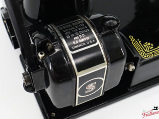 Load image into Gallery viewer, Singer Featherweight 221 Sewing Machine, &quot;First-Run&quot; 1933 AD5460**