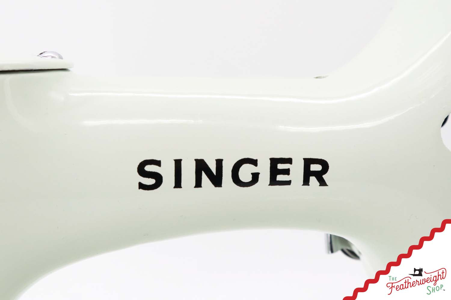 Singer Featherweight 221K Sewing Machine, WHITE - EV943***