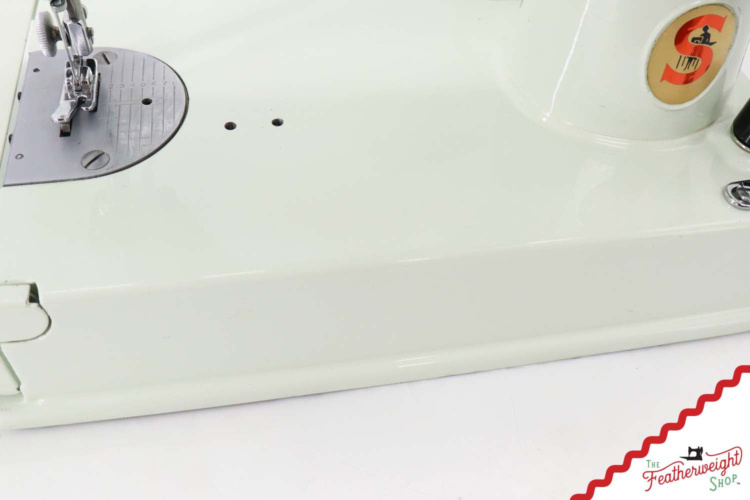 Singer Featherweight 221K Sewing Machine, WHITE - EV943***