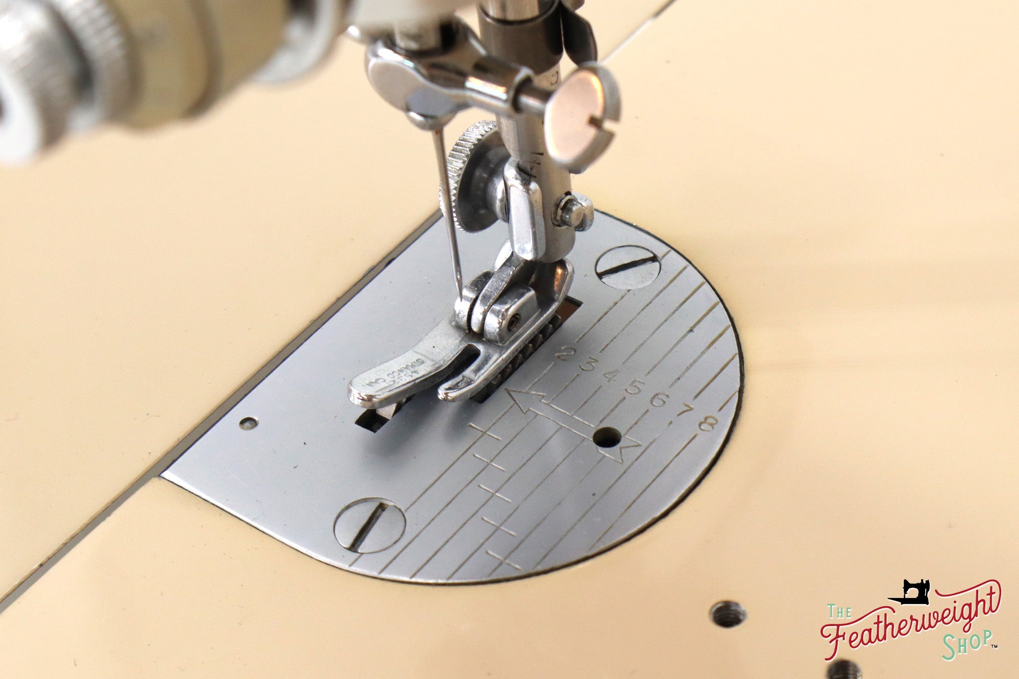 Singer Featherweight 221J Sewing Machine, Tan - JE1598**