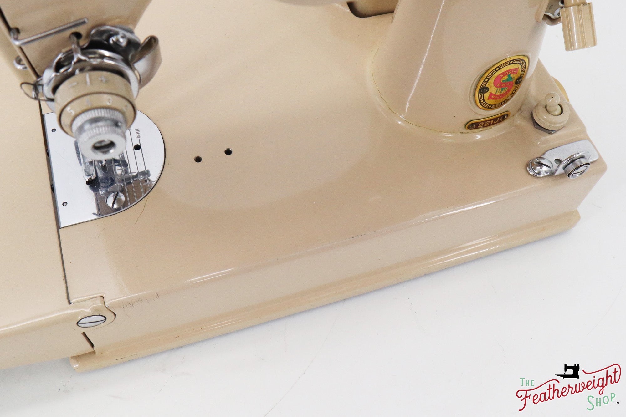 Singer Featherweight 221J Sewing Machine, Tan - JE1525**