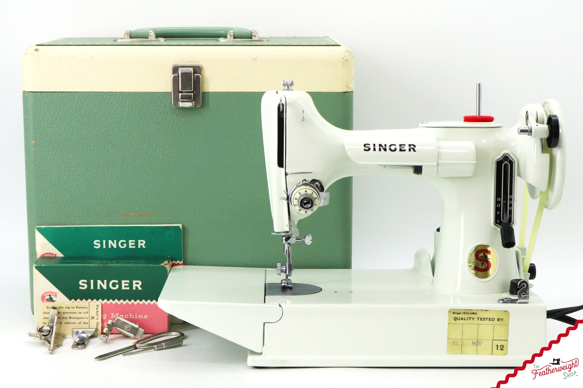 Singer Featherweight 221K Sewing Machine, WHITE - EV979***