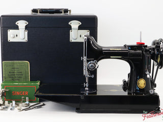 Load image into Gallery viewer, Singer Featherweight 221K Sewing Machine, French EH132***