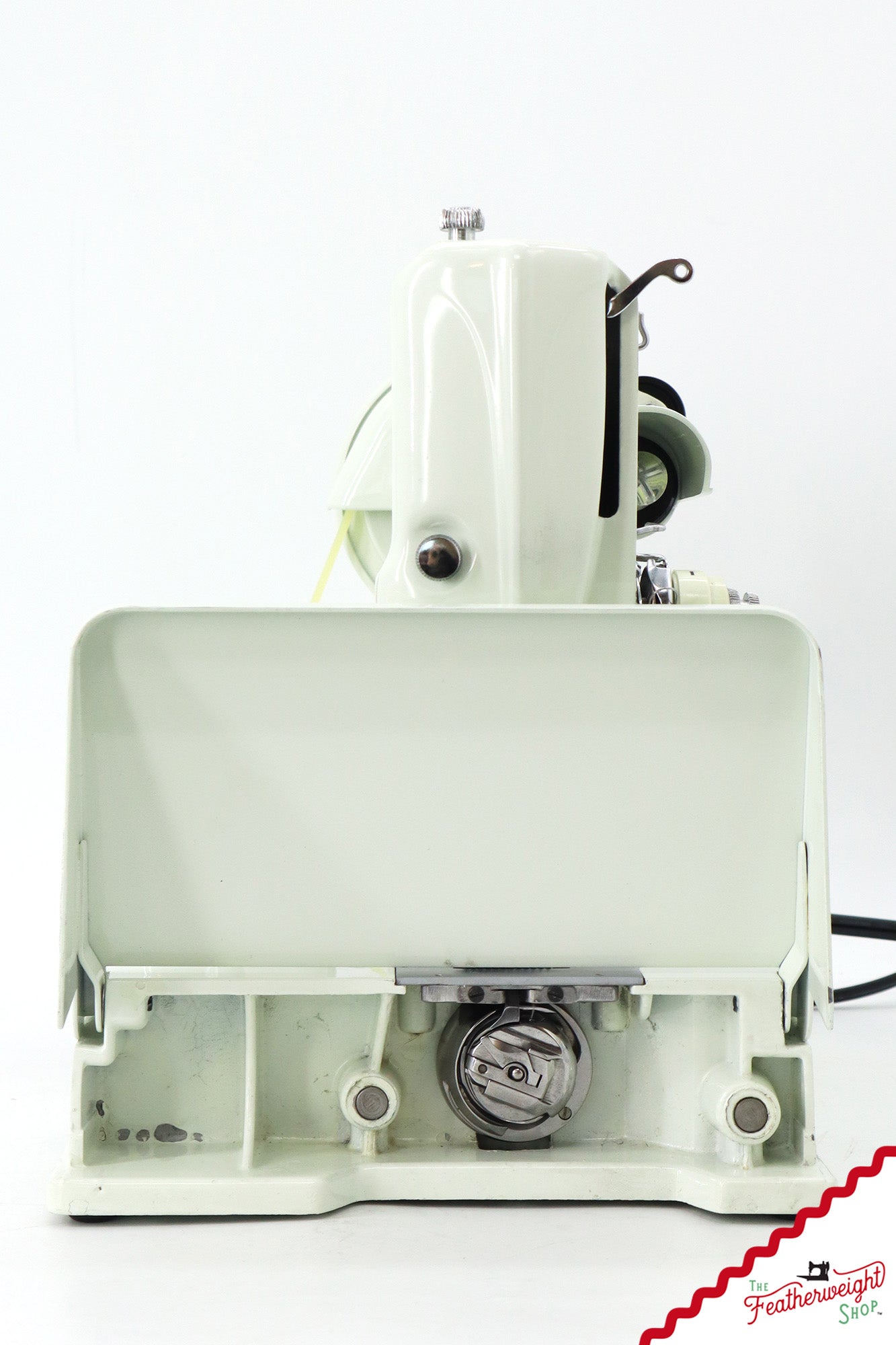 Singer Featherweight 221K Sewing Machine, WHITE - EV979***