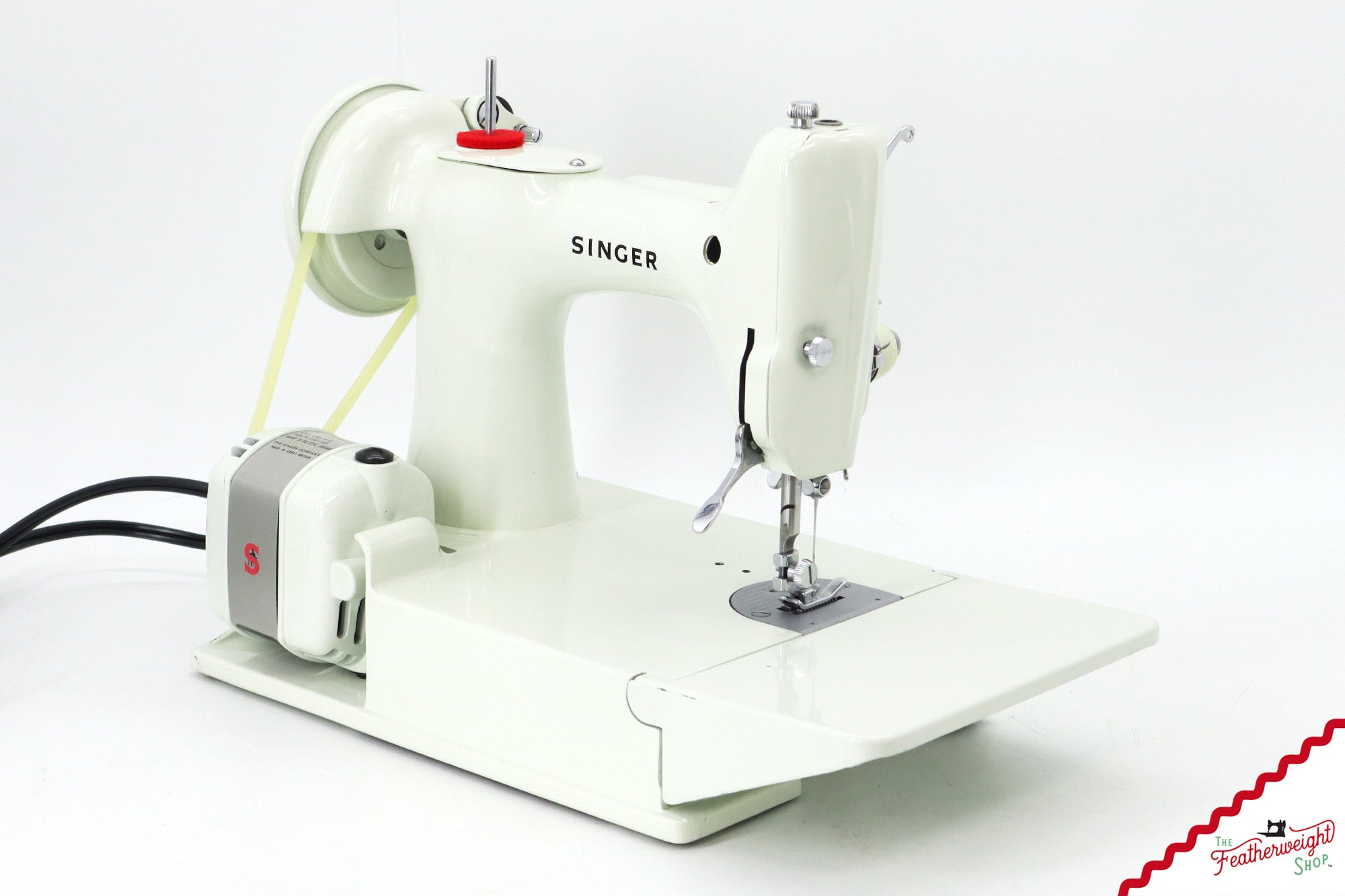 Singer Featherweight 221K Sewing Machine, WHITE - EV979***