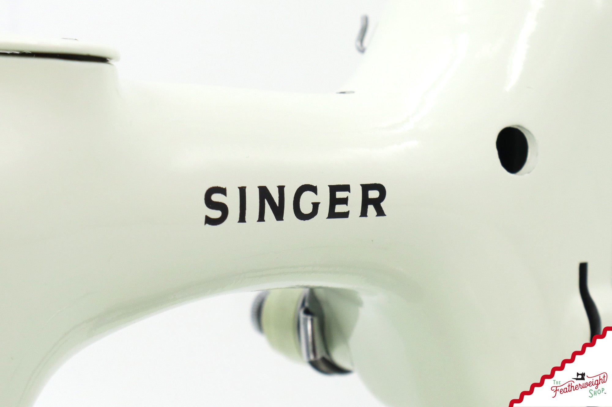 Singer Featherweight 221K Sewing Machine, WHITE - EV979***