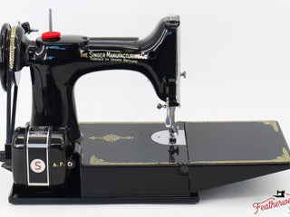 Load image into Gallery viewer, Singer Featherweight 221K Sewing Machine, French EH132***