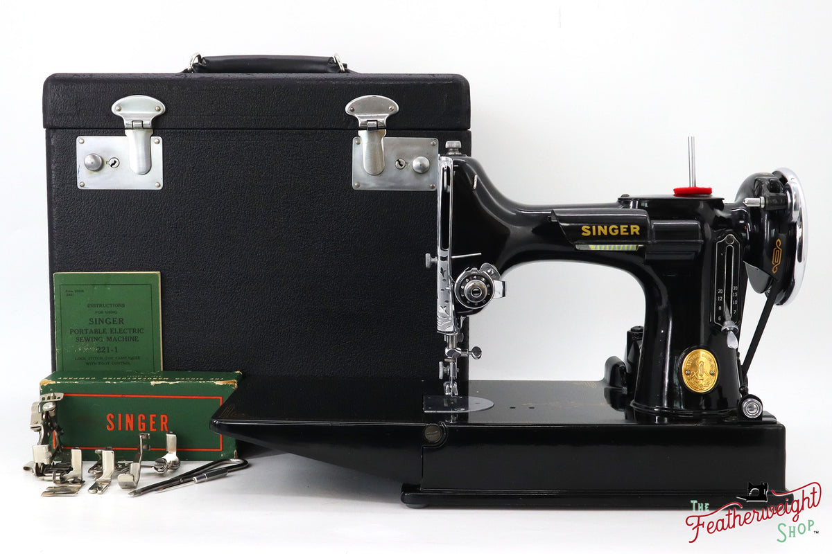 Singer Featherweight 221 Sewing Machine, French / Canada AG697*** - RA ...