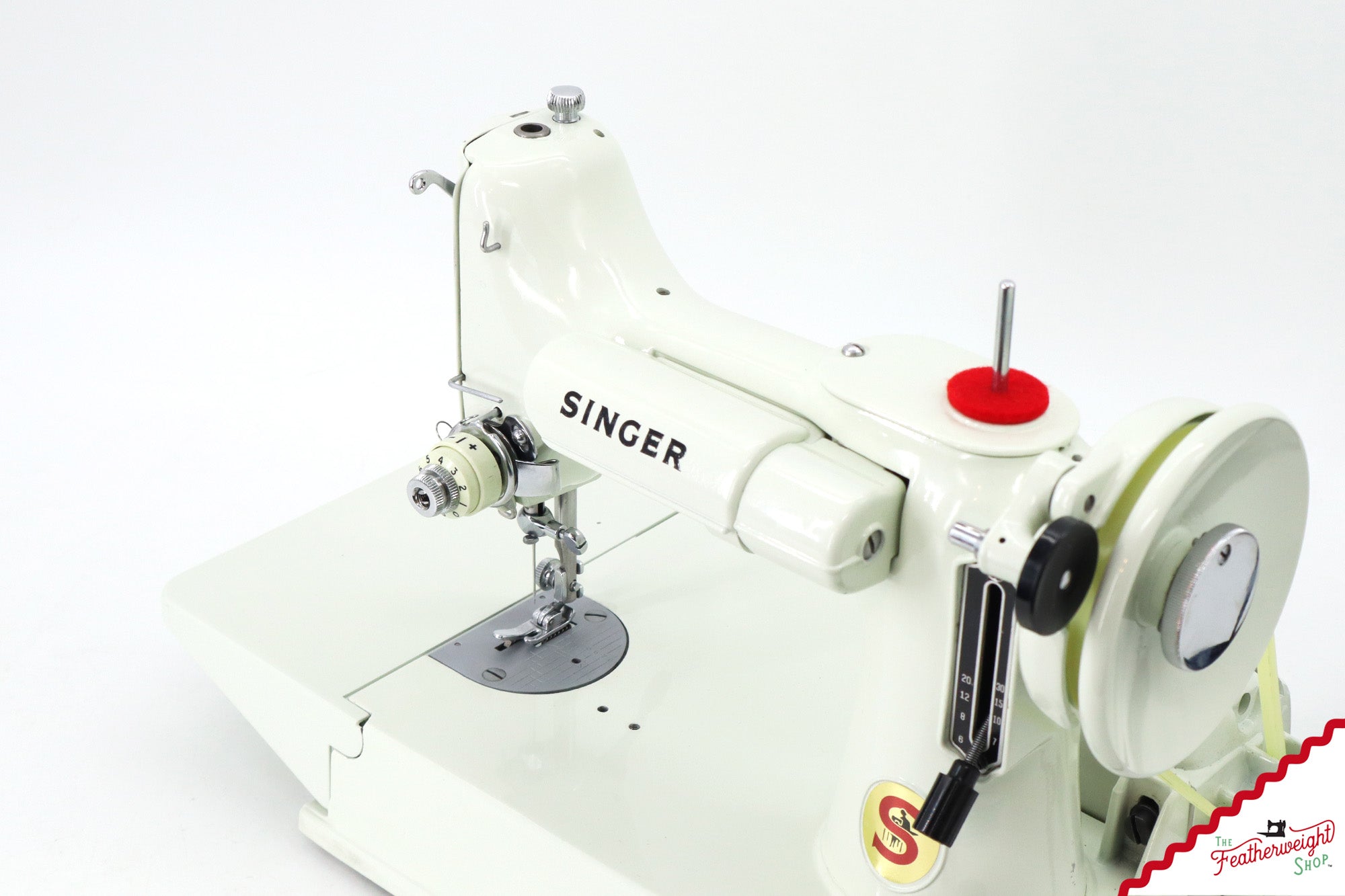 Singer Featherweight 221K Sewing Machine, WHITE - EV979***