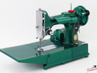 Load image into Gallery viewer, Singer Featherweight 222K - EP7607** - Fully Restored in Emerald Green