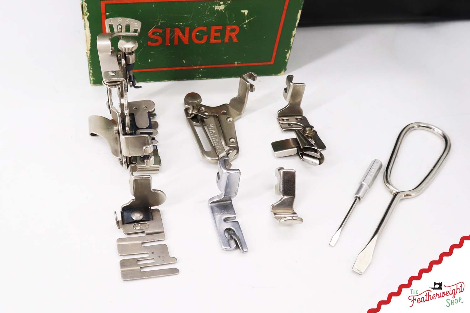 Featherweight 221K Sewing Machine, EE152*** - 1947