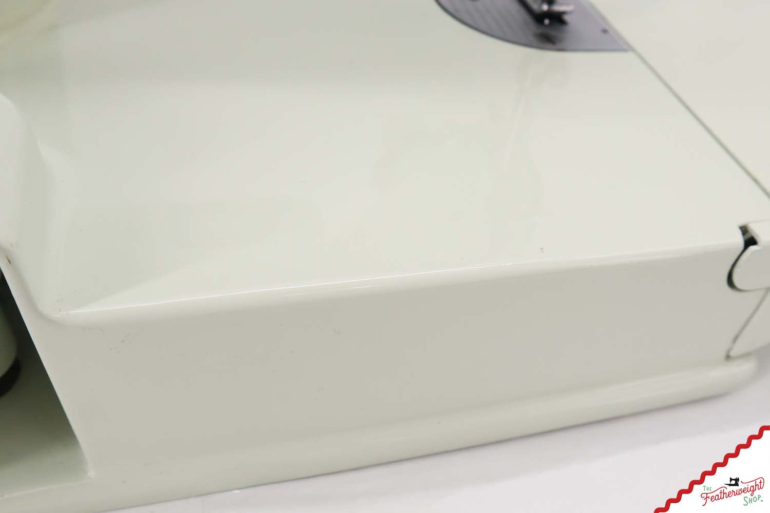 Singer Featherweight 221K Sewing Machine, WHITE - EY991***