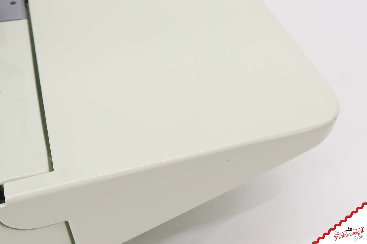 Singer Featherweight 221K Sewing Machine, WHITE - EY991***