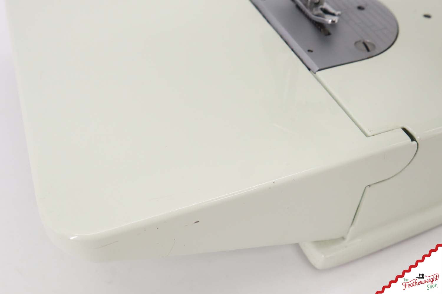 Singer Featherweight 221K Sewing Machine, WHITE - EY991***
