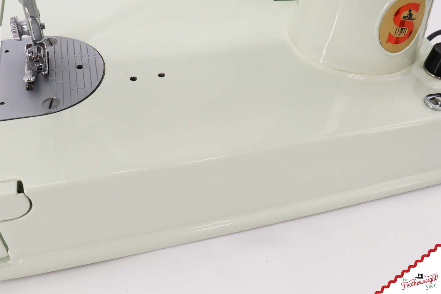 Singer Featherweight 221K Sewing Machine, WHITE - EY991***