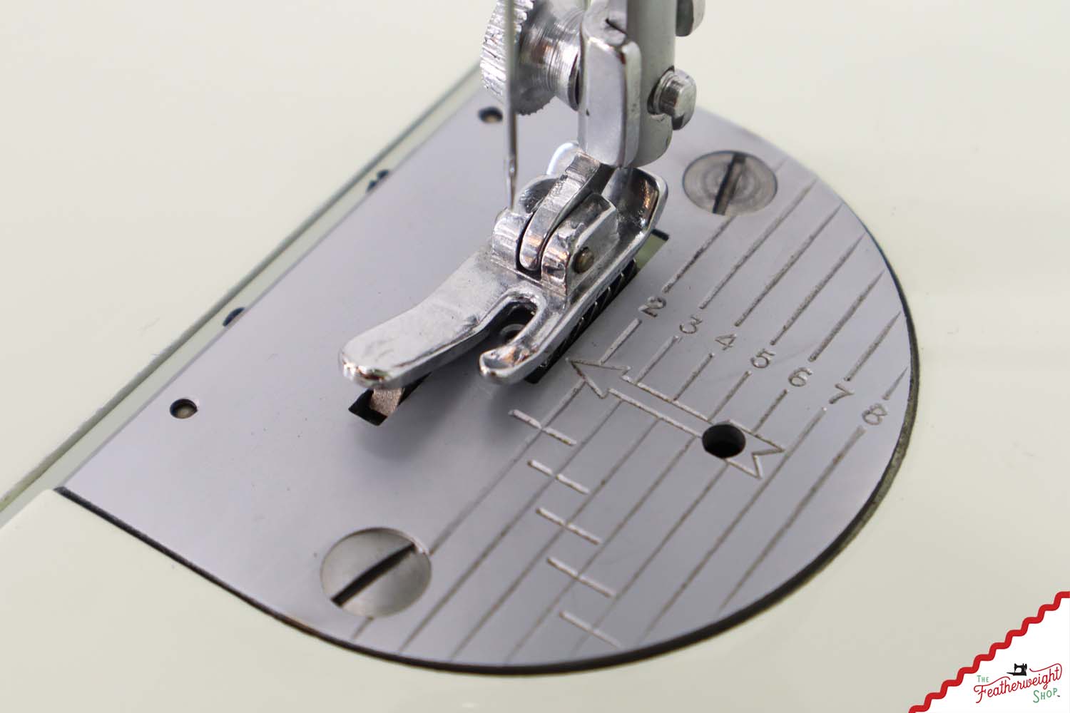 Singer Featherweight 221K Sewing Machine, WHITE - EY991***