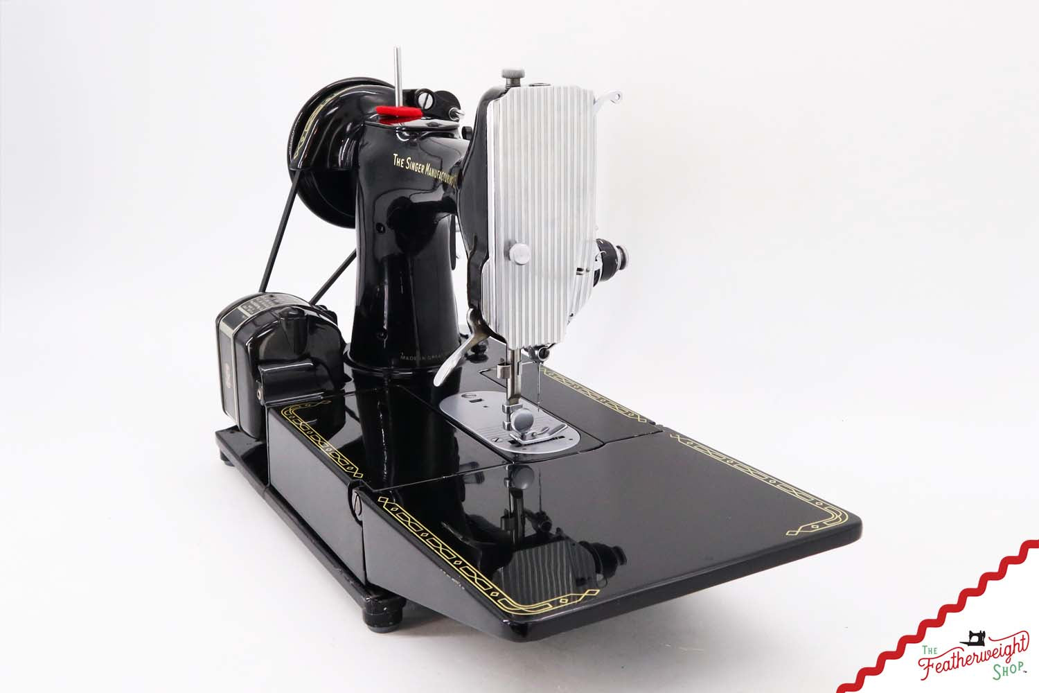 Singer Featherweight 222K Sewing Machine, Red 'S' - ES352*** - 1961