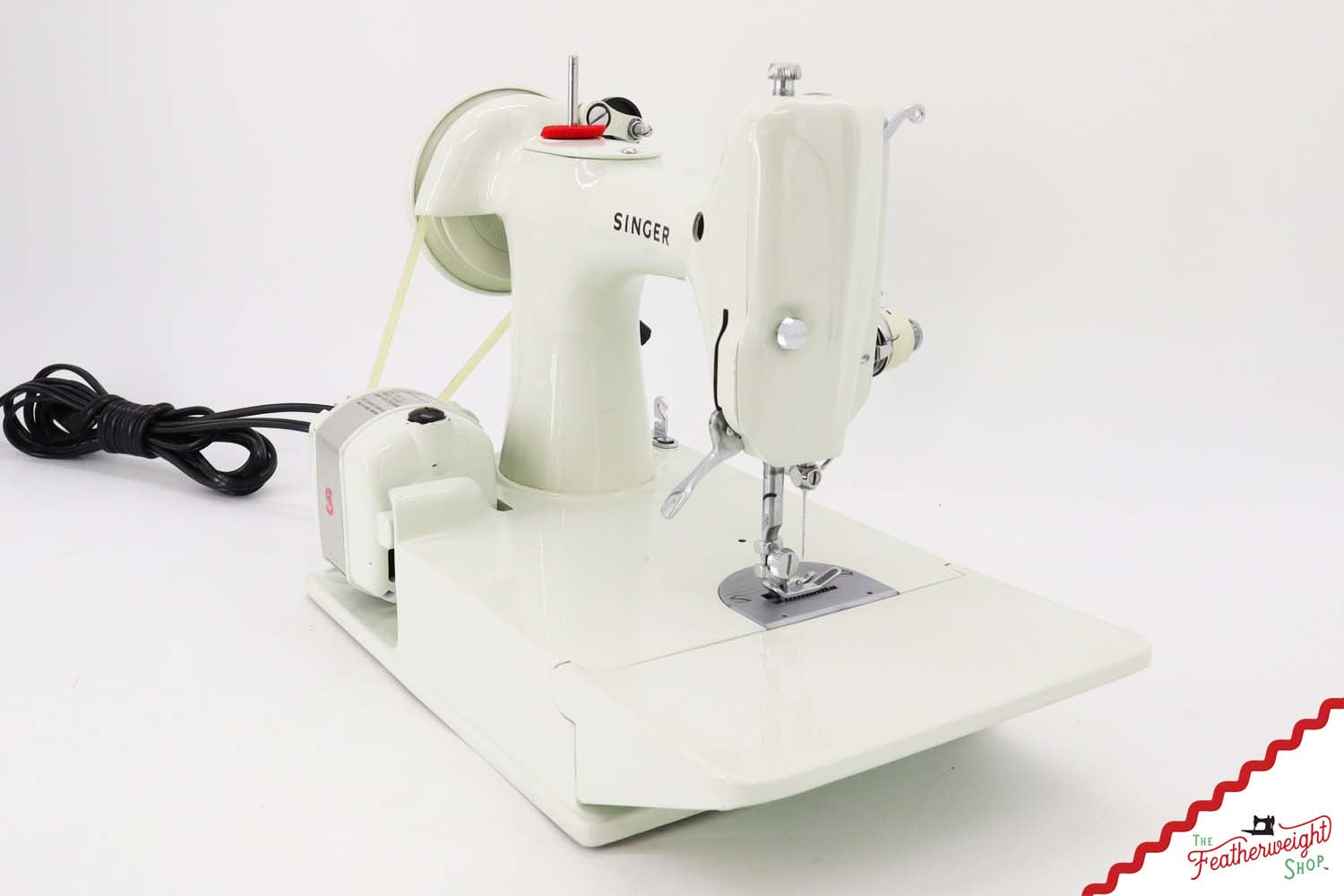 Singer Featherweight 221K Sewing Machine, WHITE - EY993***