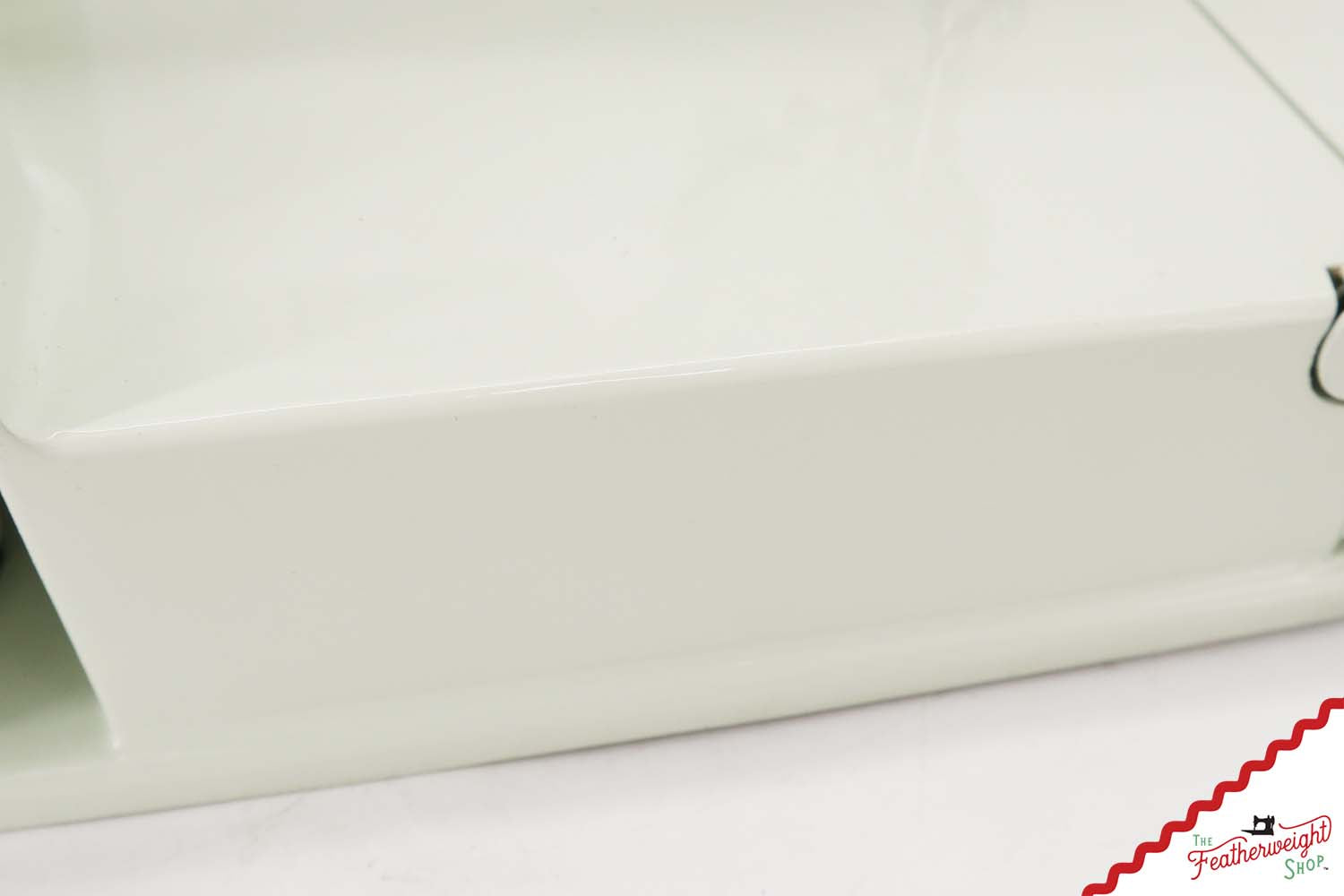 Singer Featherweight 221K Sewing Machine, WHITE - EY993***