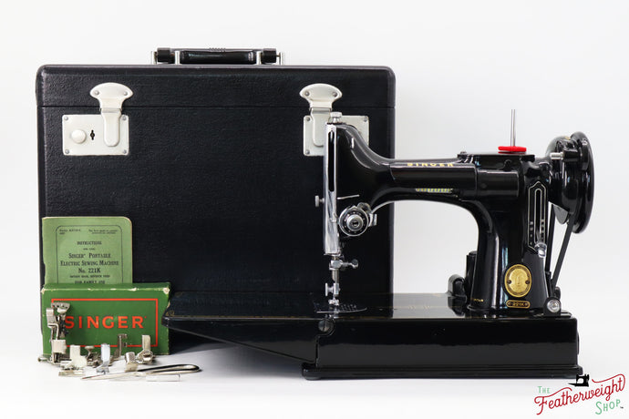 Singer Featherweight 221K Sewing Machine, 1957 - EM0172**