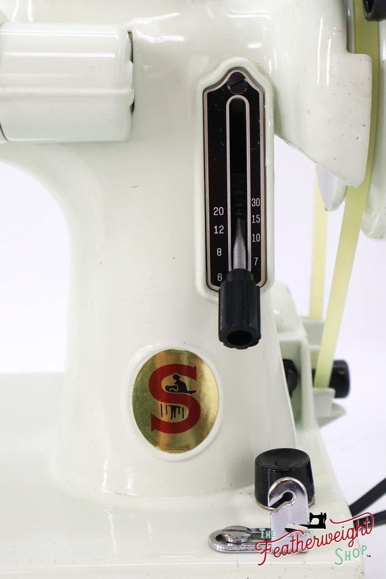 Singer Featherweight 221 Sewing Machine, WHITE - EV987***