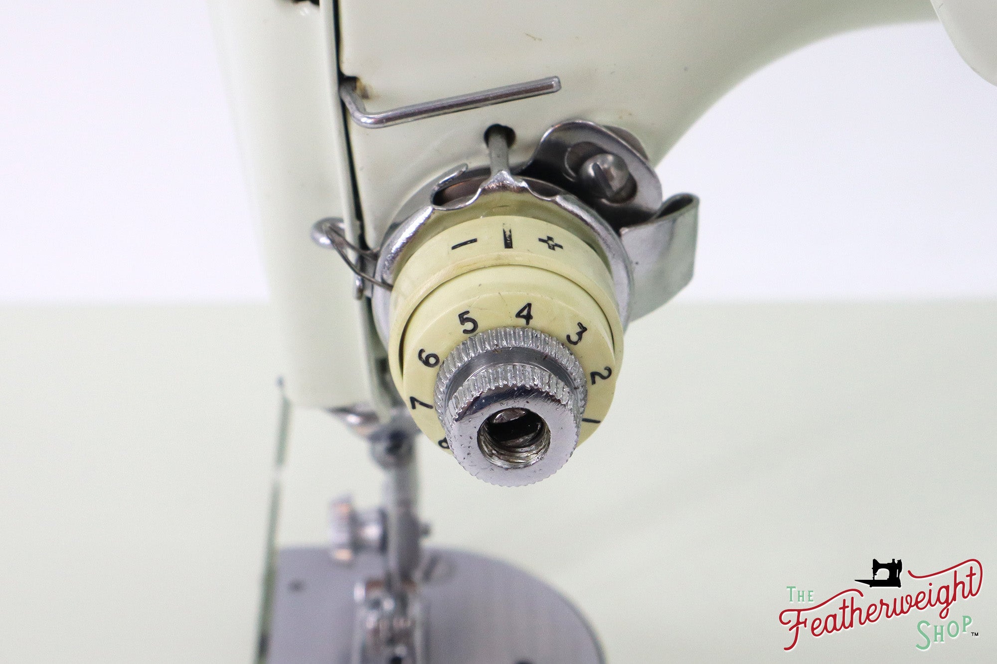 Singer Featherweight 221 Sewing Machine, WHITE - EV987***