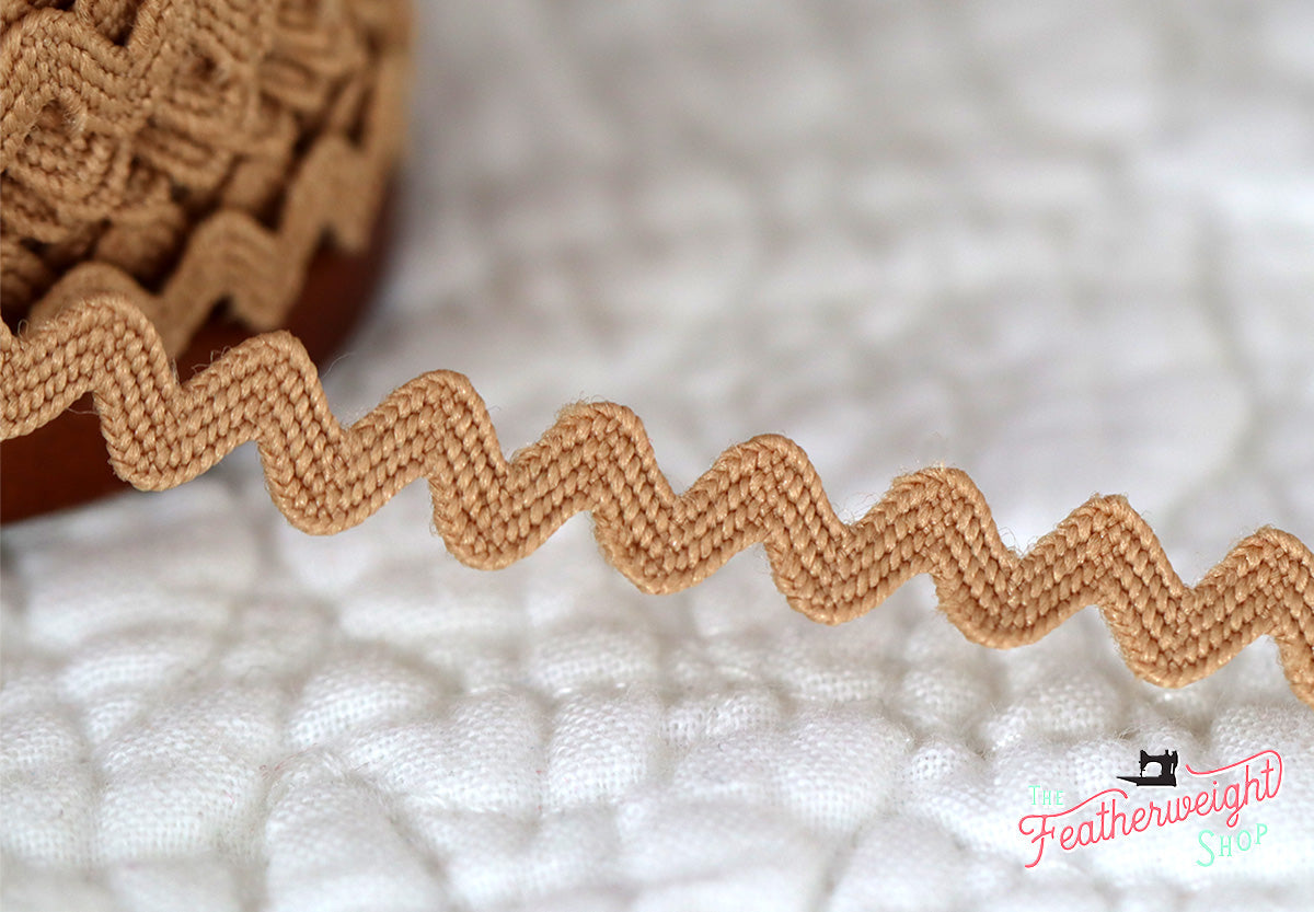 1/4" Inch NUTMEG VINTAGE TRIM RIC RAC by Lori Holt (by the yard)