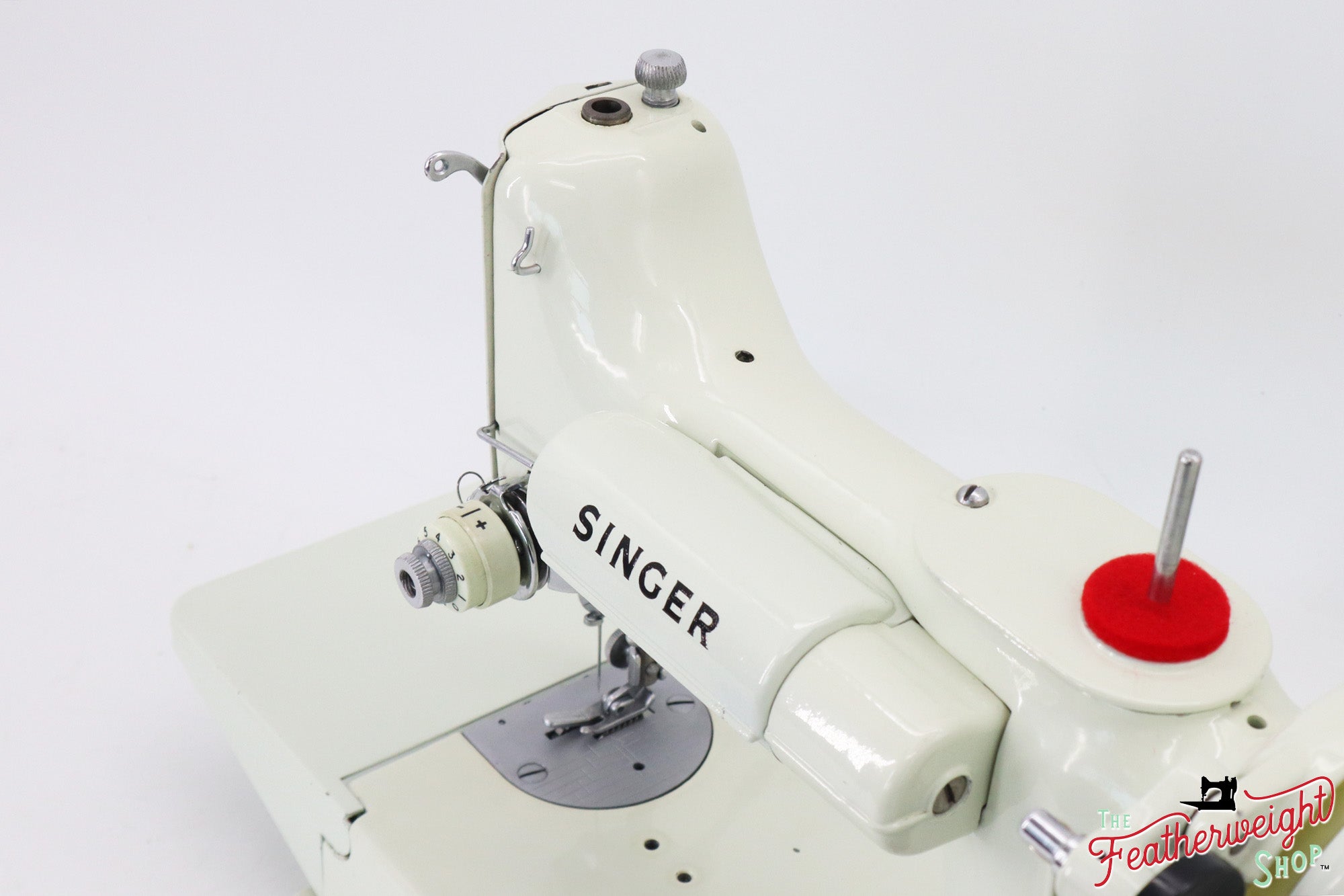 Singer Featherweight 221 Sewing Machine, WHITE - EV782***